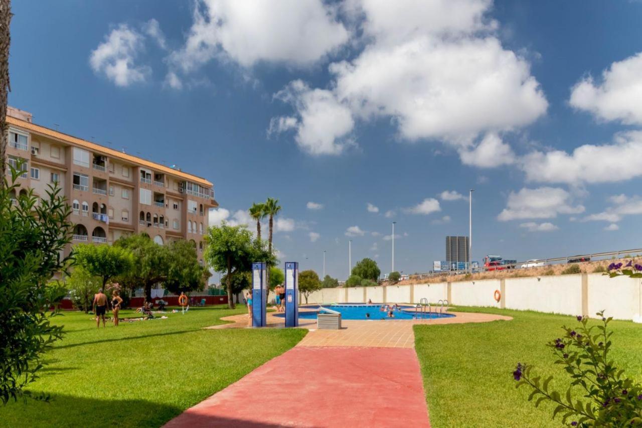 Apartamentos Villa Madrid Torrevieja Eksteriør bilde